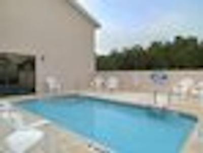 سوپر 8 اُرانجبورگ نیر ای-26