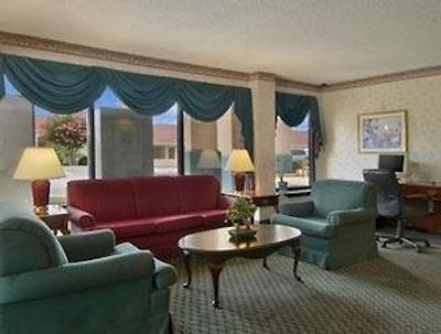 سوپر 8 اُرانجبورگ نیر ای-26