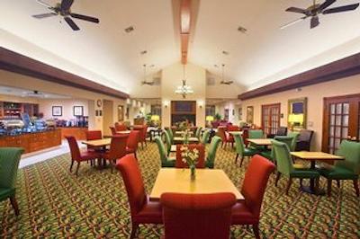 هموود سویتز بای هیلتون کلج استیشن