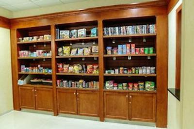 هموود سویتز بای هیلتون کلج استیشن