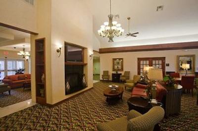 هموود سویتز بای هیلتون کلج استیشن