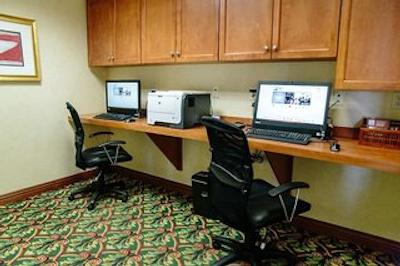 هموود سویتز بای هیلتون کلج استیشن