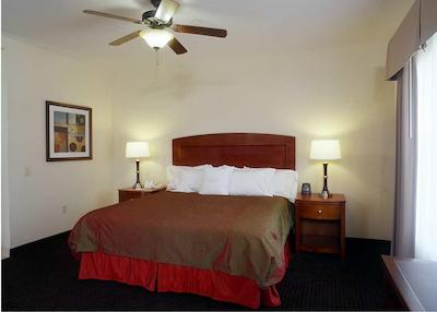 هموود سویتز بای هیلتون هوستون وست-انرجی کریدر