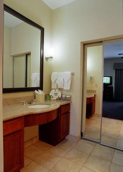 هموود سویتز بای هیلتون هوستون وست-انرجی کریدر