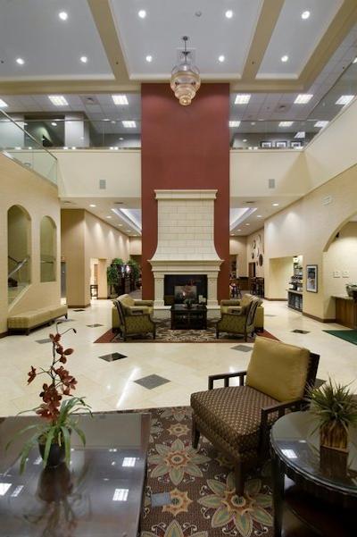 هموود سویتز بای هیلتون اسالت لاک سیتی-دونتون