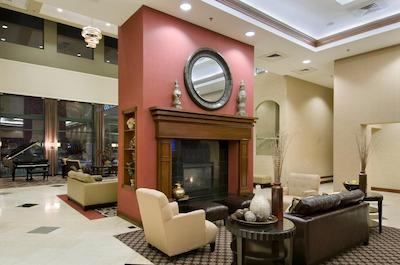 هموود سویتز بای هیلتون اسالت لاک سیتی-دونتون