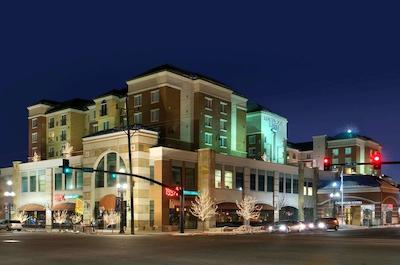 هموود سویتز بای هیلتون اسالت لاک سیتی-دونتون