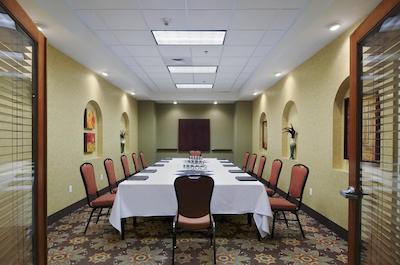 هموود سویتز بای هیلتون اسالت لاک سیتی-دونتون