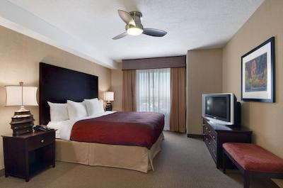 هموود سویتز بای هیلتون اسالت لاک سیتی-دونتون