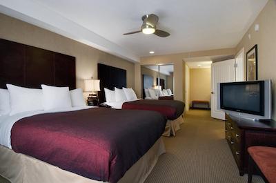 هموود سویتز بای هیلتون اسالت لاک سیتی-دونتون