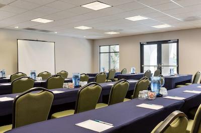 هموود سویتز سان دیگو آیرپرت-لیبرتی استیشن