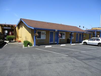 سورست هتل بای بست وسترن اسیسید منتری