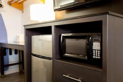 سورست هتل بای بست وسترن اسیسید منتری