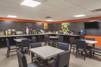 لا کوینتا این اند سویتز ناکسویل ایست