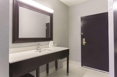 لا کوینتا این اند سویتز ناکسویل ایست