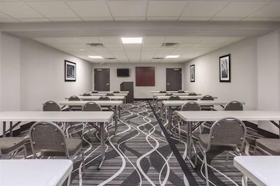 لا کوینتا این اند سویتز ناکسویل ایست