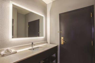 لا کوینتا این اند سویتز ناکسویل ایست