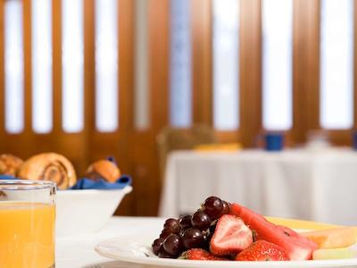 ایبیز استیلز مت ایسا ورنا هتل