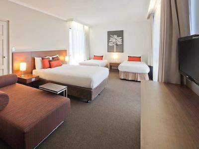 ایبیز استیلز مت ایسا ورنا هتل