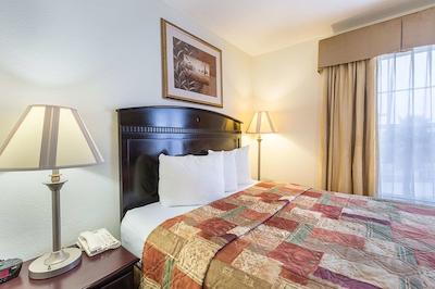 مینست سویتز تکساز مدیکال سنتر/رلیانت پارک