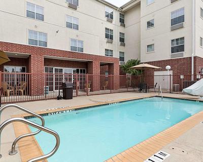 مینست سویتز تکساز مدیکال سنتر/رلیانت پارک