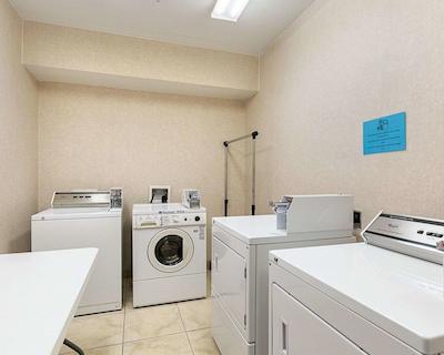 مینست سویتز تکساز مدیکال سنتر/رلیانت پارک