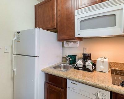 مینست سویتز تکساز مدیکال سنتر/رلیانت پارک