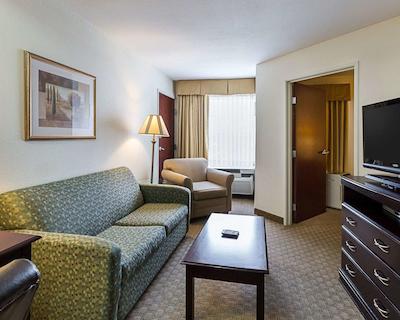 مینست سویتز تکساز مدیکال سنتر/رلیانت پارک