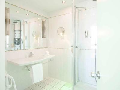 هتل مرکور لیمجز ریال لیموسین