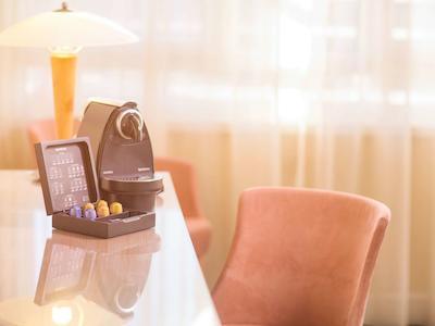 هتل مرکور لیمجز ریال لیموسین