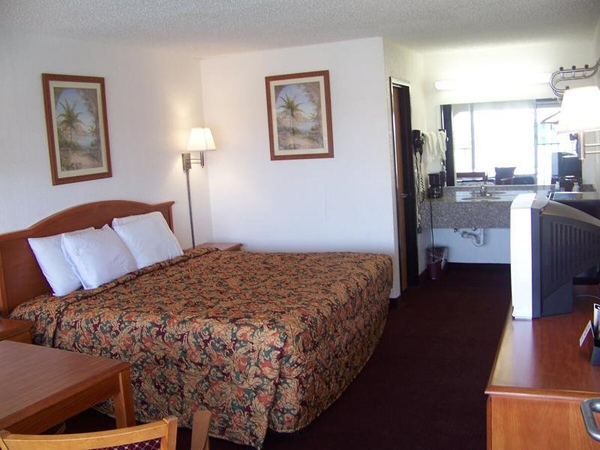 Traveler’s Inn and Suites Oklahoma City Airport