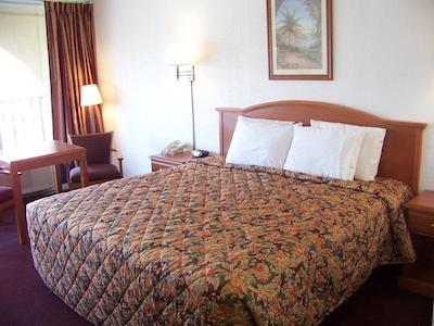 Traveler’s Inn and Suites Oklahoma City Airport