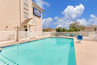 میکرتل این اند سویتز بای ویندهام اوگوستا ریورواچ