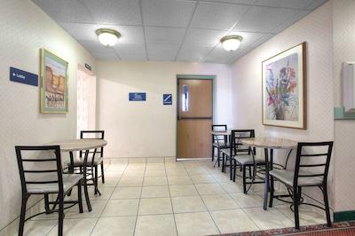 میکرتل این اند سویتز بای ویندهام گالوپ