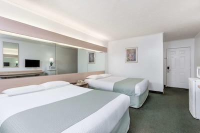 میکرتل این اند سویتز بای ویندهام ادنز