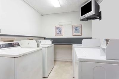 میکرتل این اند سویتز بای ویندهام ادنز