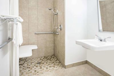 میکرتل این اند سویتز بای ویندهام ادنز