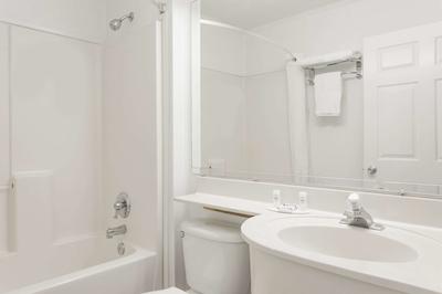 میکرتل این اند سویتز بای ویندهام ادنز