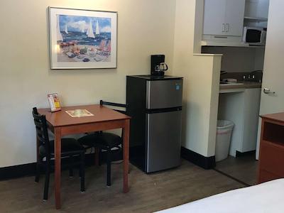 استودیو 6 ریچمند وا-ای-64 وست