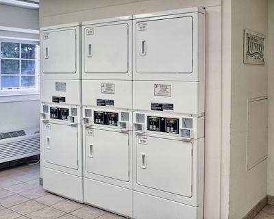 استودیو 6 ریچمند وا-ای-64 وست