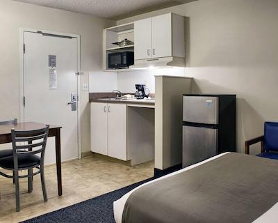 استودیو 6 ریچمند وا-ای-64 وست