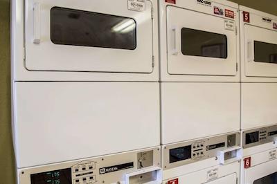 همتون استودیز اُرلاندو اسود