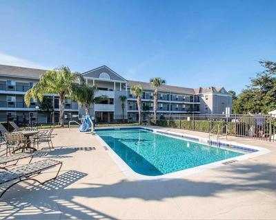 همتون استودیز اُرلاندو اسود