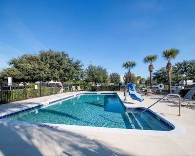 همتون استودیز اُرلاندو اسود