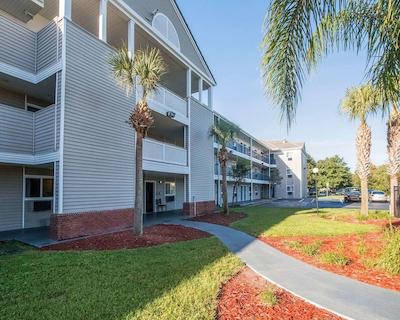 همتون استودیز اُرلاندو اسود