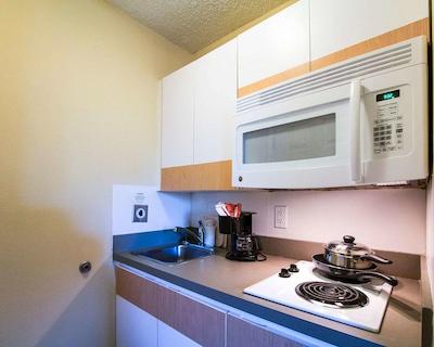 همتون استودیز اُرلاندو اسود