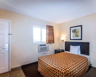 همتون استودیز اُرلاندو اسود