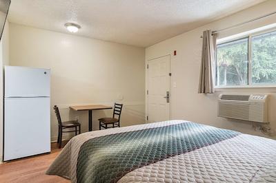 همتون استودیز اُرلاندو اسود