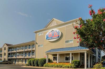 استودیو 6 فتویل نک براگ بولوارد