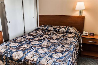 استودیو 6 فتویل نک براگ بولوارد